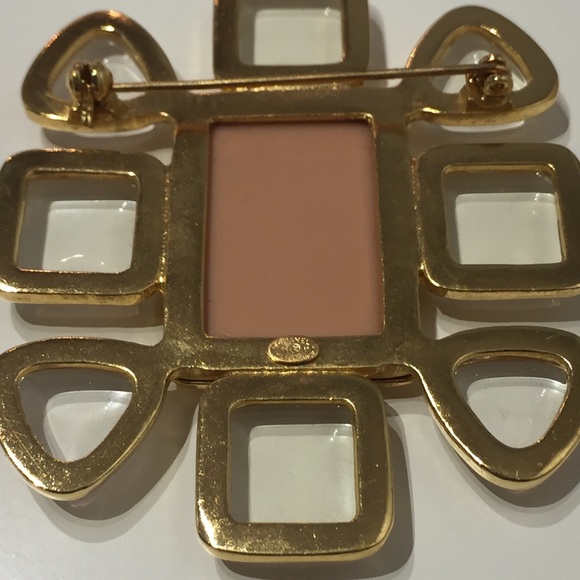 Chanel Vintage 1996 Gripoix Glass Brooch - Picture 6 of 15